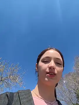 DollyTall Pertunjukan Webcam