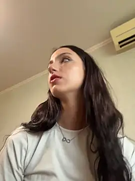 DollyTall Show in webcam
