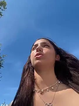 DollyTall Show in webcam