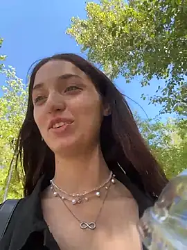 Show modela DollyTall na web-kameri