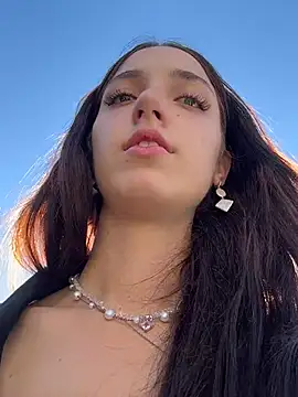 DollyTall Show in webcam