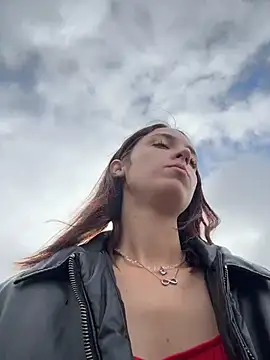 הופעת וובקאם של DollyTall
