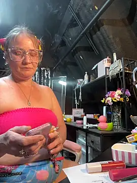 bigb00tycass' Live XXX Chat