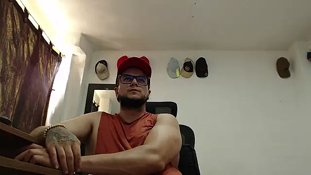 Show modela cloudsxxx na web-kameri