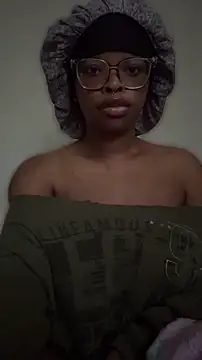 th33h0neyb33's Webcam Show