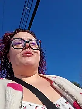 nuttiebuddy1 Show Webcam