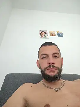 Lebarbu69020's Live XXX Chat