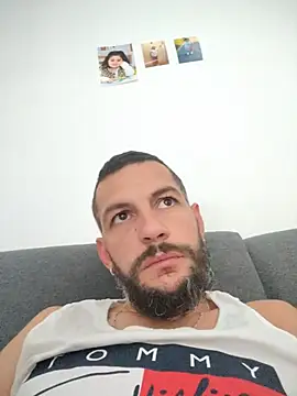 Lebarbu69020's Live XXX Chat