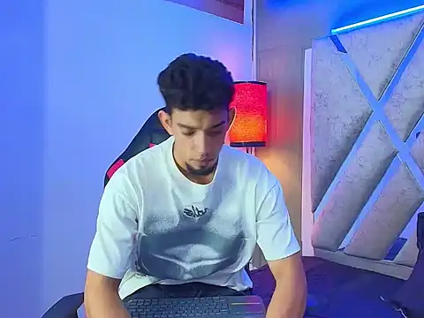 prince_arthur77's Webcam Show
