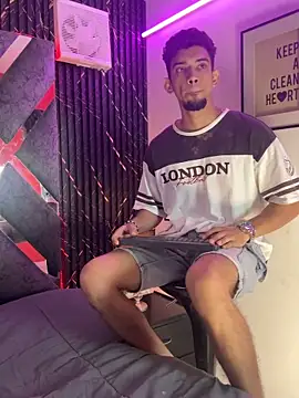 prince_arthur77 Adlı Modelin Canlı XXX Sohbeti