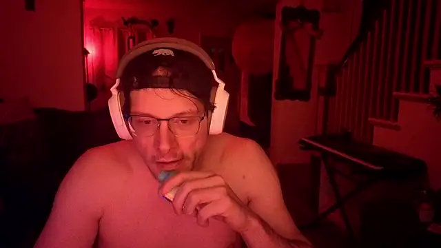 MasterDaddyCool: διαδικτυακό σόου στην κάμερα