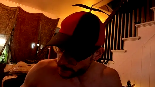 MasterDaddyCool: διαδικτυακό σόου στην κάμερα