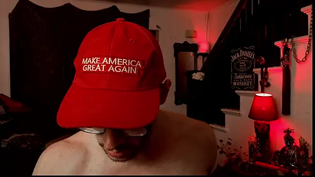 MasterDaddyCool Show in webcam