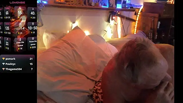 Pussyeat2please's Webcam Show