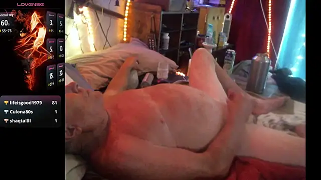 Pussyeat2please Show in webcam