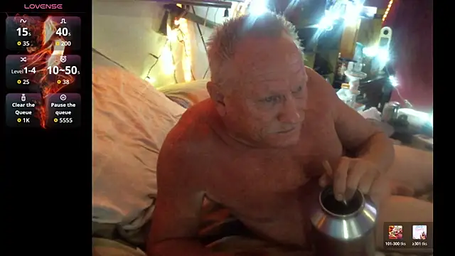 Pussyeat2please webkamerás műsora