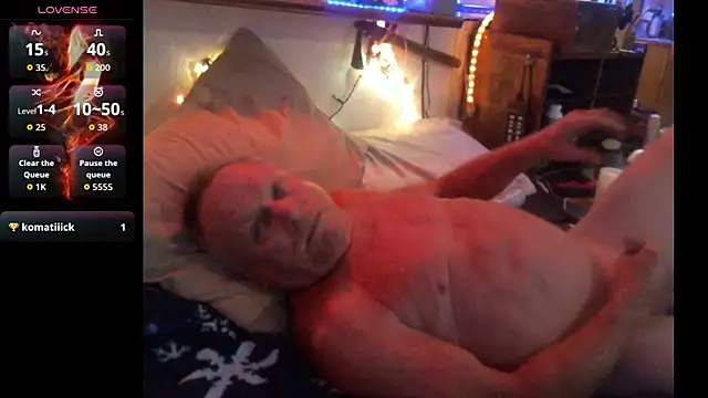 Pussyeat2please Show in webcam