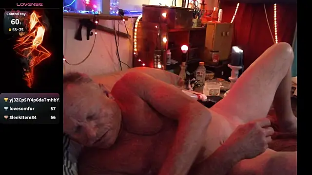 Pussyeat2please's Webcam Show