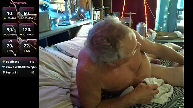 Pussyeat2please – webcam-show