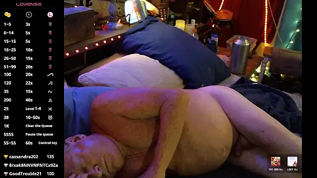 Pussyeat2please 网络视讯表  演