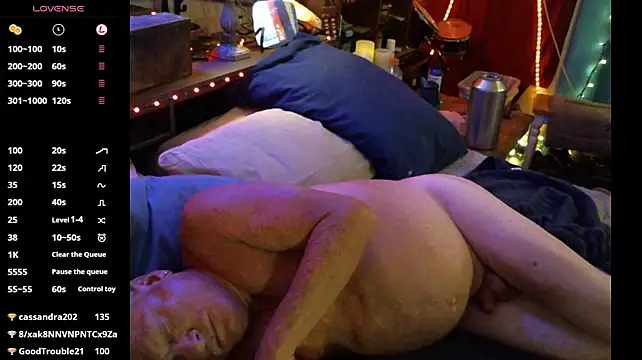 Pussyeat2please's Webcam Show