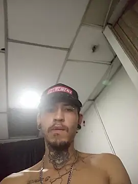 Tattoboy19cm's Webcam Show