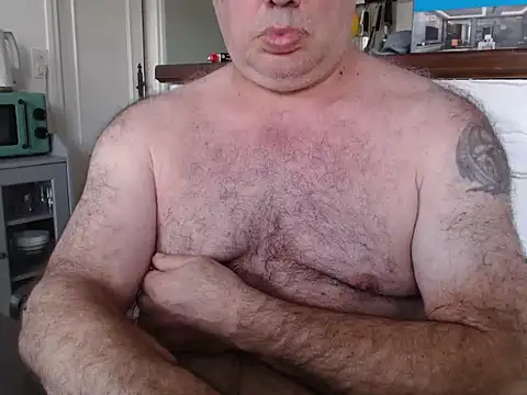 DadBearBi Show in webcam