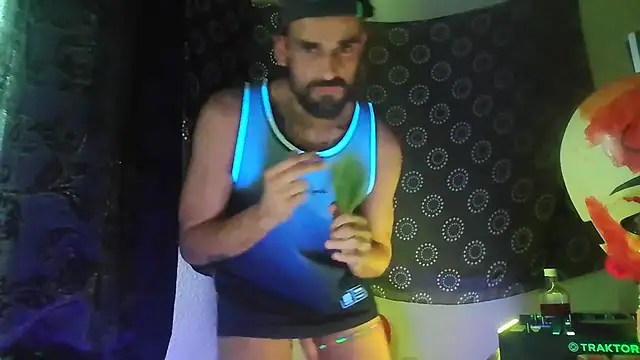 Guyst049 Show Webcam