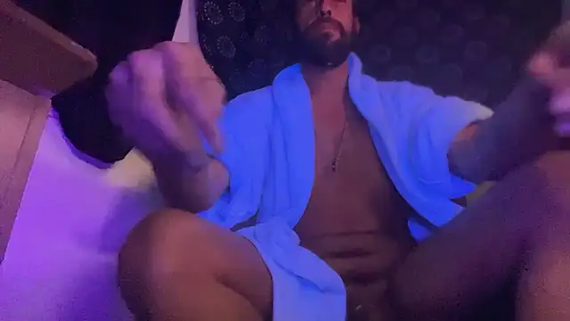 Guyst049 Show Webcam