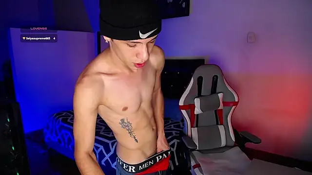 santiago_cutex Adlı Modelin Web Kamerası Şovu