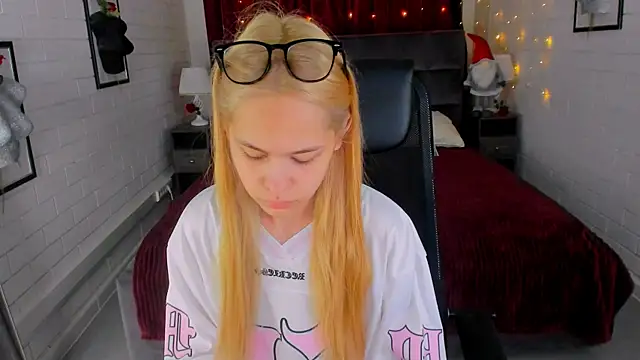 UliaNeer's Live XXX Chat