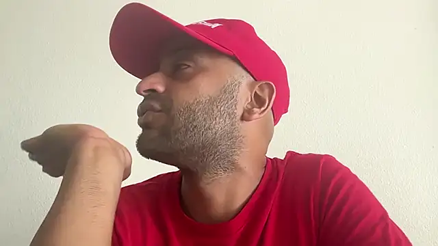 genghisadonis: διαδικτυακό σόου στην κάμερα