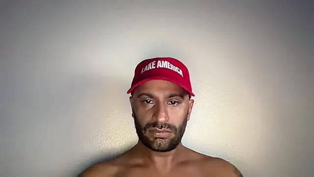 genghisadonis: διαδικτυακό σόου στην κάμερα
