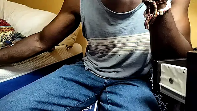 EYEzIAM's Webcam Show