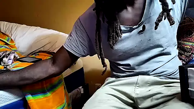 EYEzIAM's Webcam Show