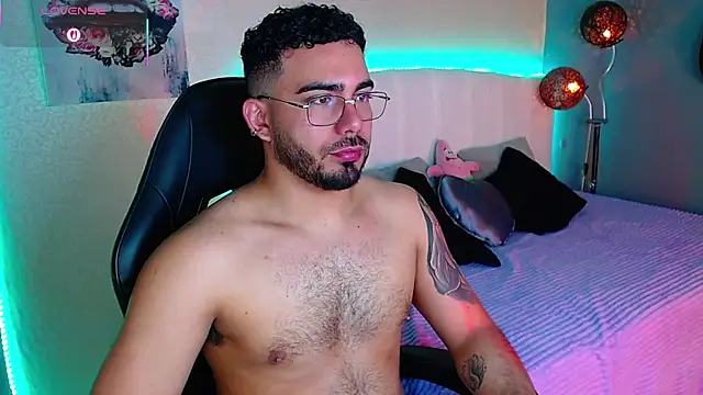 adamhairy Show in webcam