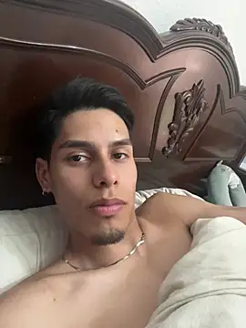 Handsome0exn Webbikameraesitys