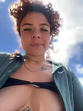 Show de Jensen-Hally na webcam