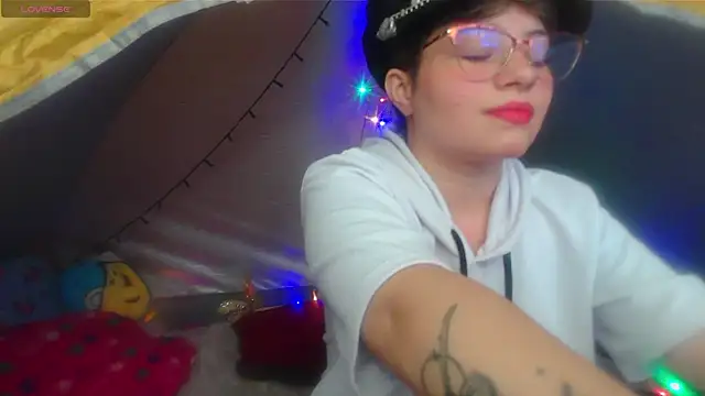 Chat +18 de Mitsuha_gate ao vivo