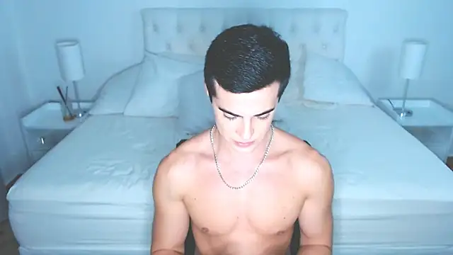 mr_hunterx Show in webcam