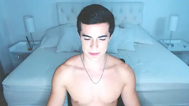 mr_hunterx Show in webcam