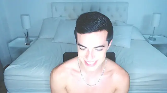 mr_hunterx Show in webcam