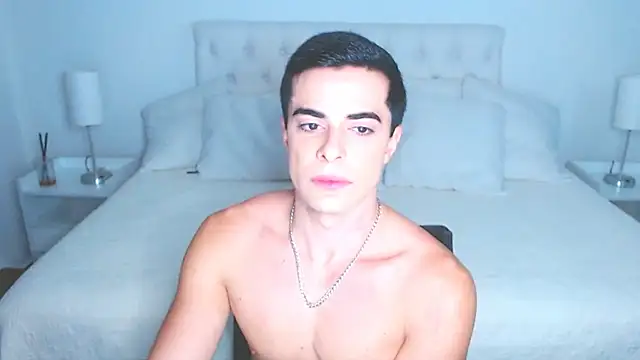 mr_hunterx Show in webcam