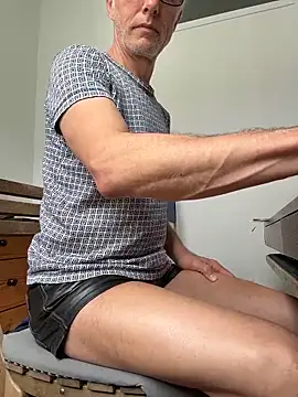 SexyLeon8: διαδικτυακό σόου στην κάμερα
