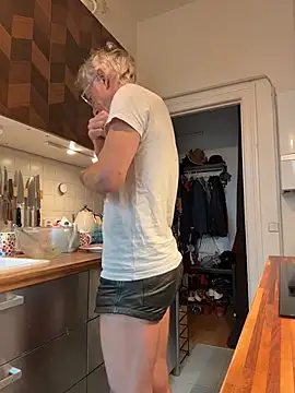 SexyLeon8 Show in webcam