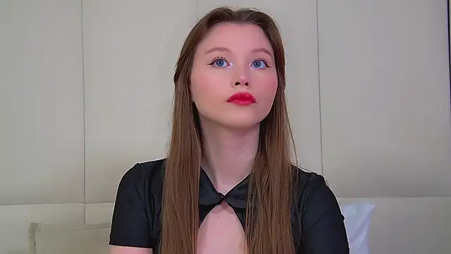 KeiraAsti élő XXX-chatje