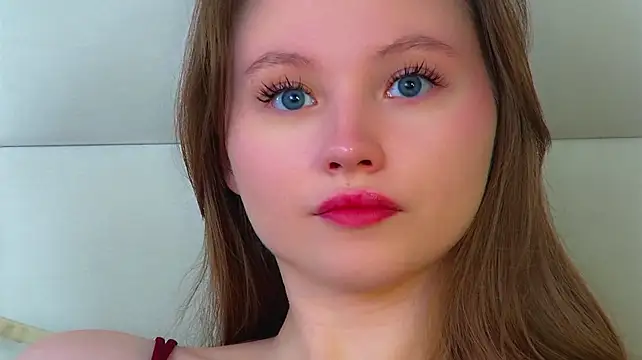 XXX chat uživo modela KeiraAsti