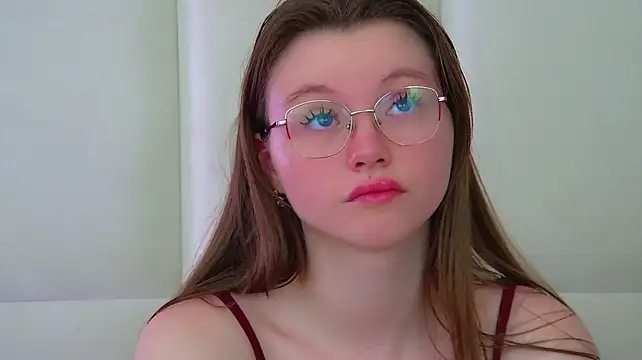 KeiraAsti Adlı Modelin Canlı XXX Sohbeti