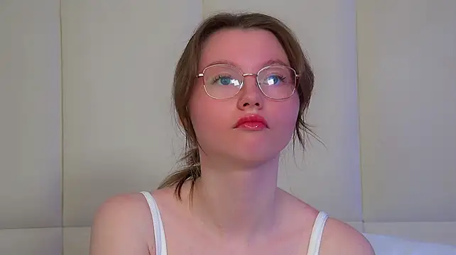 KeiraAsti webkamerás műsora