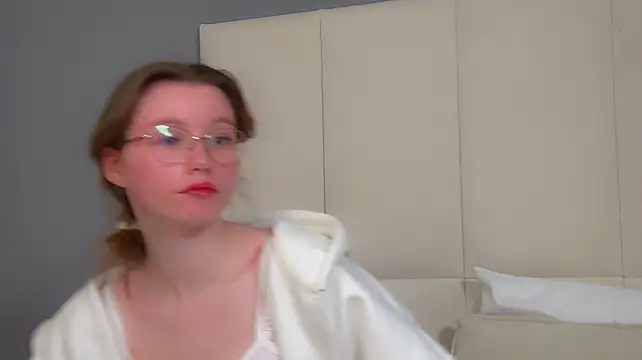 KeiraAsti webkamerás műsora